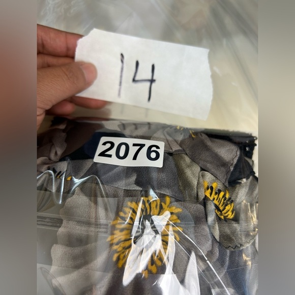 VTG y2K Bundle 3 Ann Taylor Cascarfs Laura Ashley Scarf shawl 100% Silk Floral - Picture 16 of 16